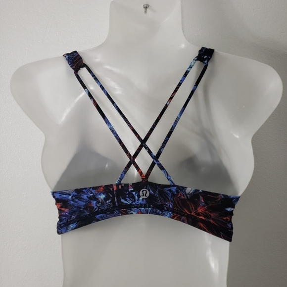 Lululemon Athletica Woman's sport bra
Size 2 - Picture 4 of 7